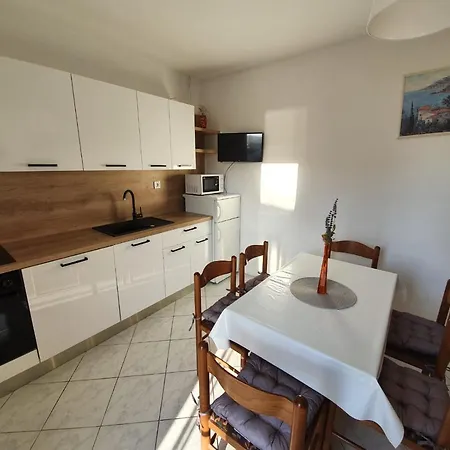 Peran Apartman