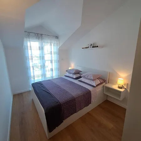 Apartment Peran Grebastica