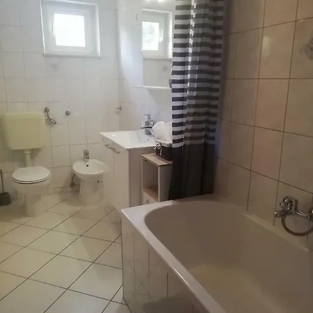 דירה Peran