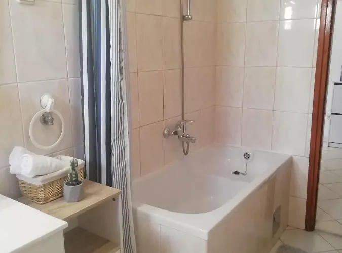 Apartmani Peran * Grebaštica